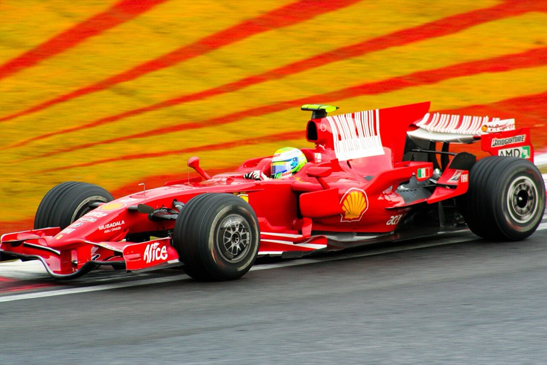 Felipe Massa 驾驶 Ferrari 参加 2008 年巴西大奖赛