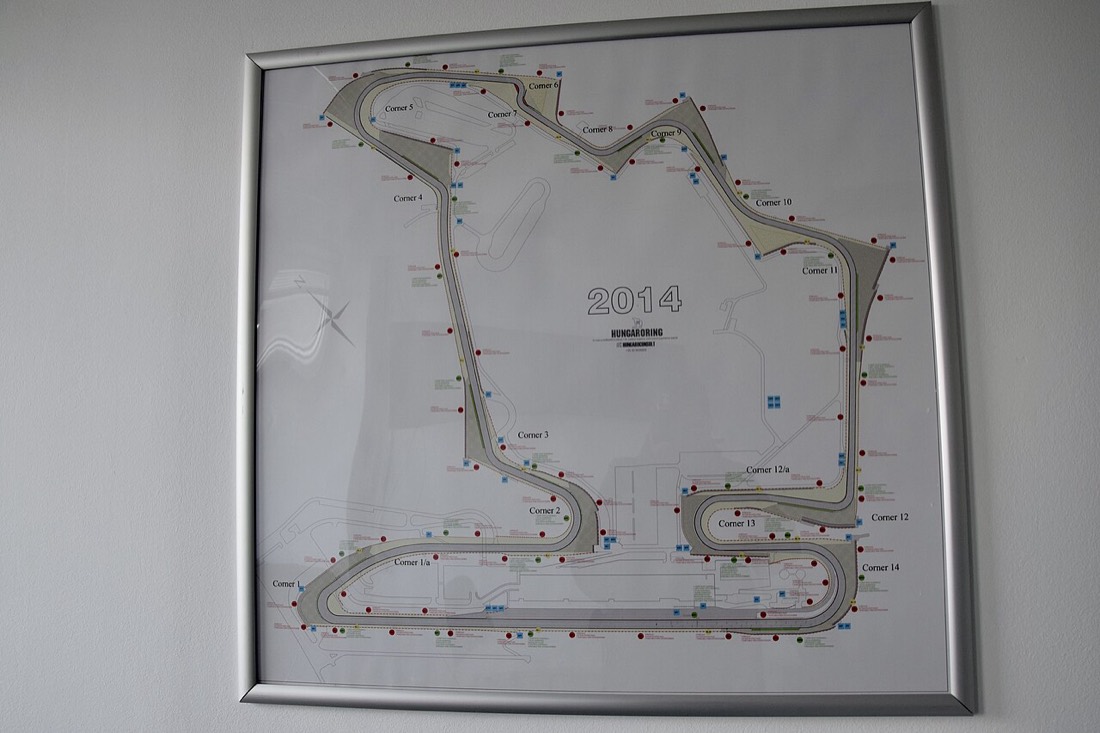 匈牙利 Hungaroring 赛道看台与赛道画面